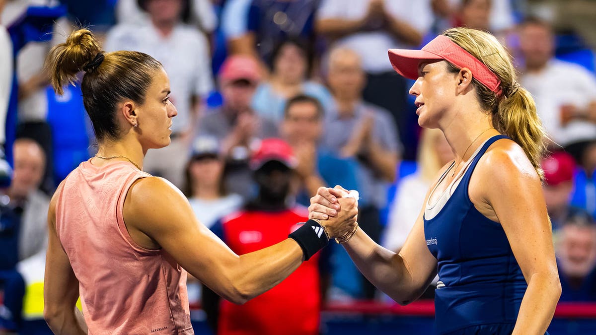 Collins and Sakkari shake hands