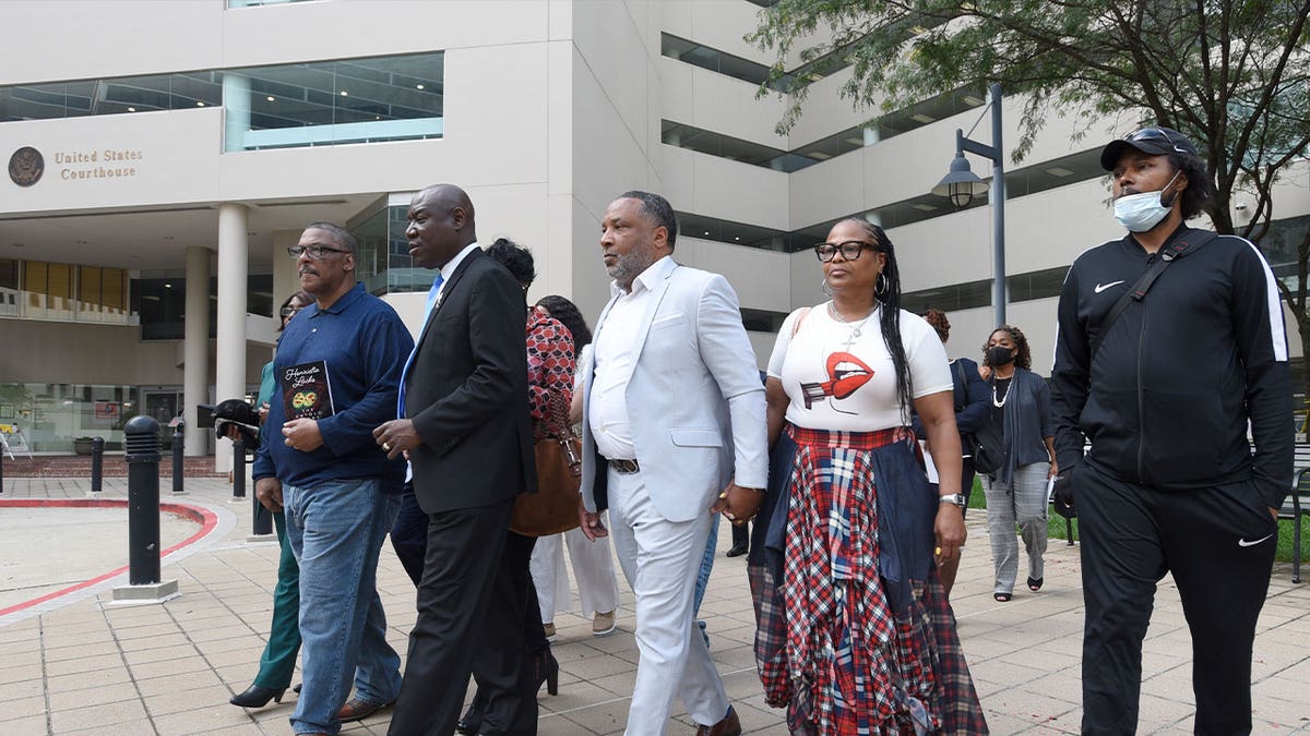 Descendants of Henrietta Lacks walk 