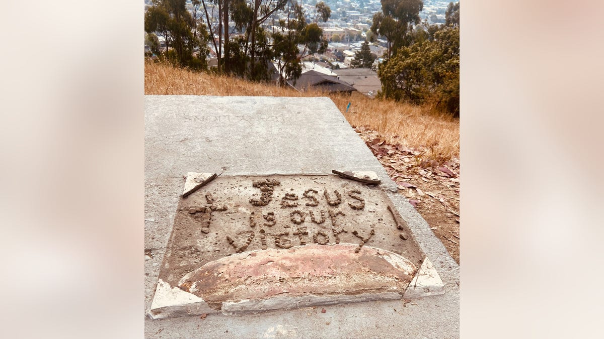 photo of former site of cross on Albany Hill