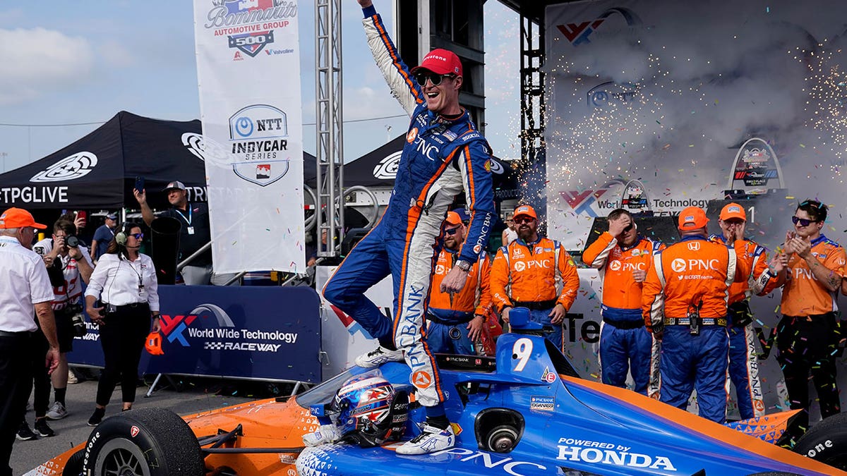 scott dixon celebrates