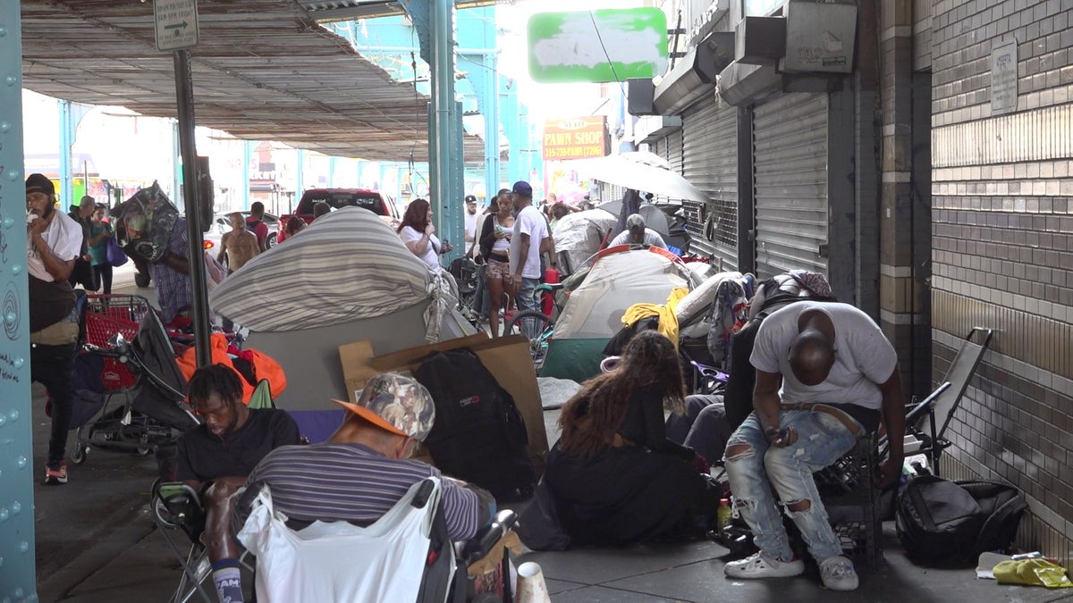 Drug users gathering on Kensington Avenue