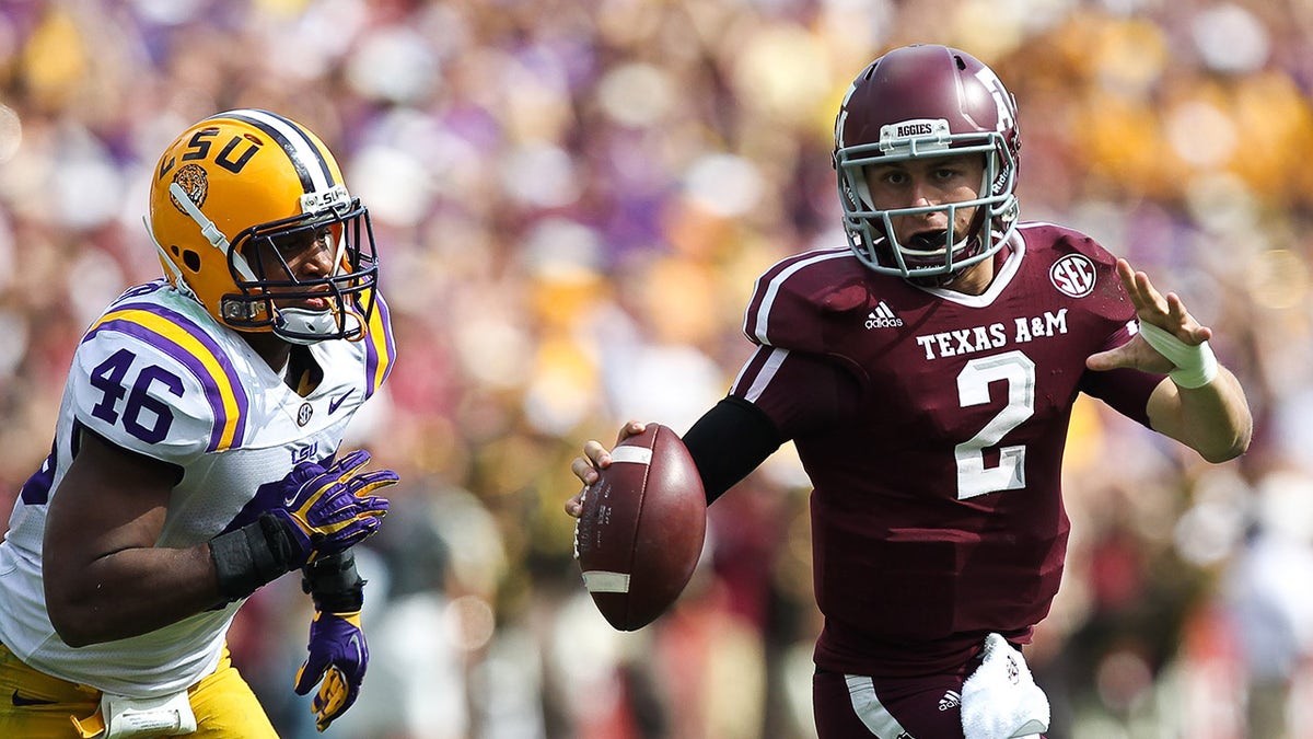 Johnny Manziel scrambles
