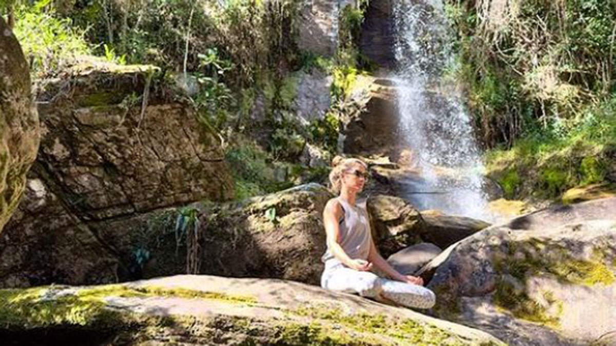 Gisele Bündchen meditating