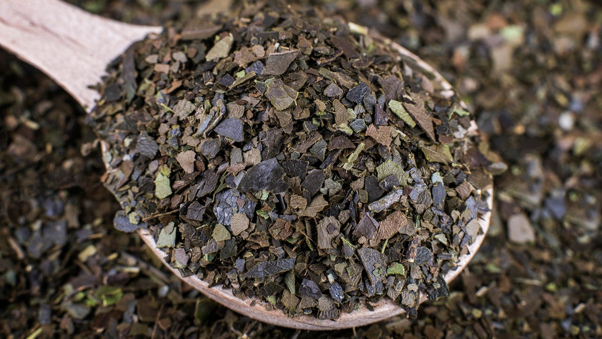 tea leaves on spoon