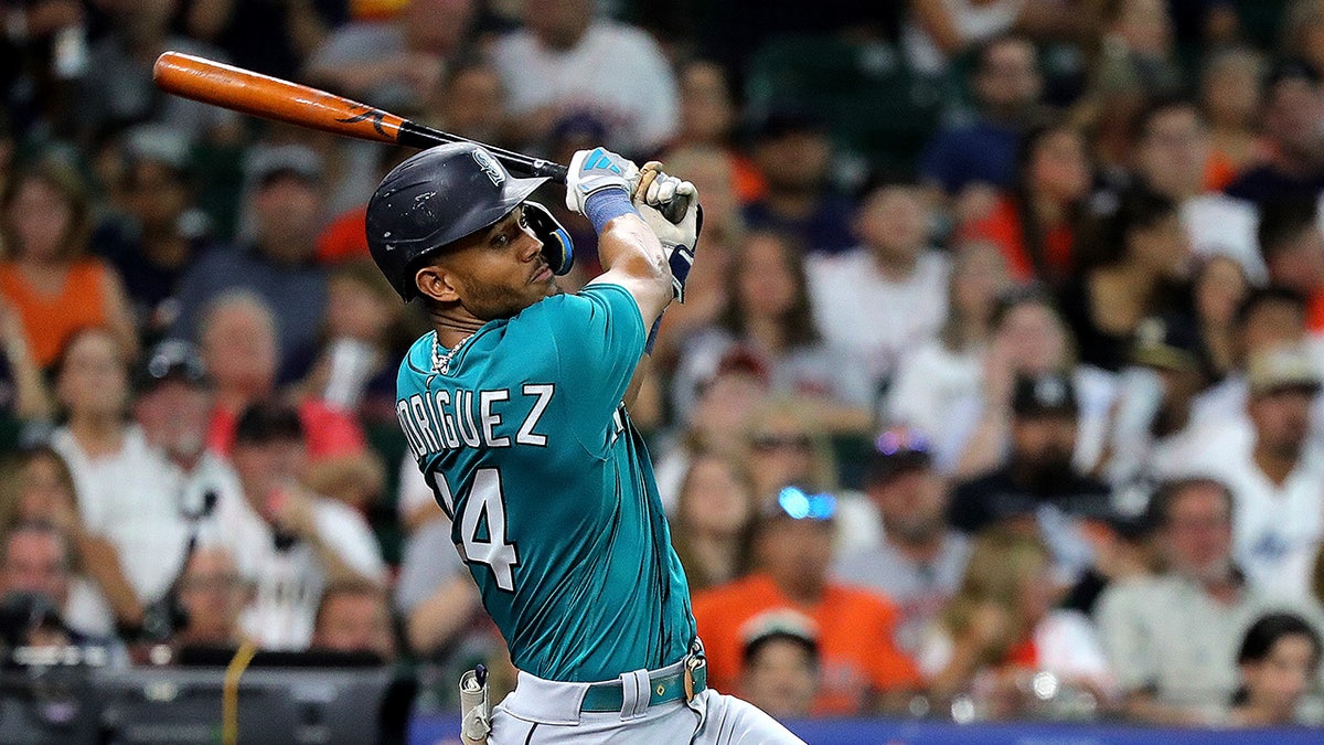 Mariners' Julio Rodriguez sets new MLB record in fourth straight 4
