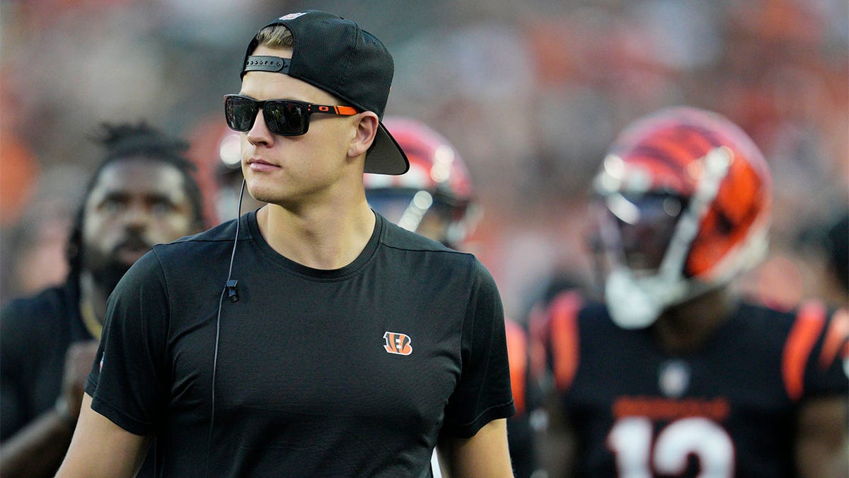 Joe Burrow on the sidelines