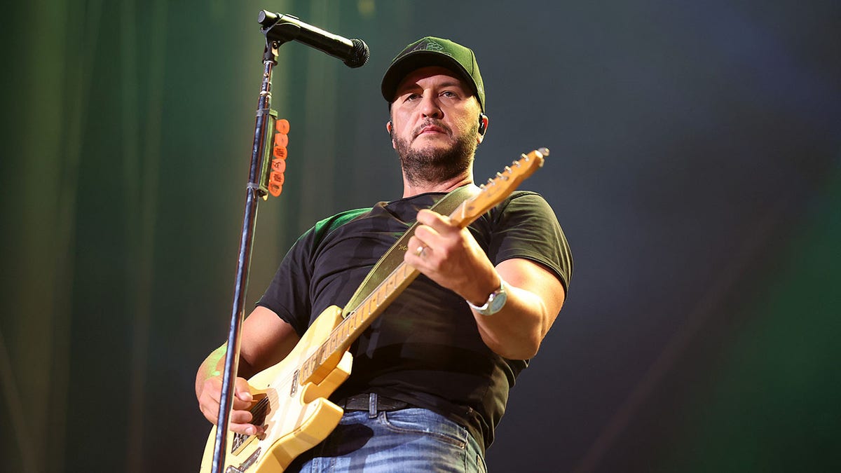 A photo of Luke Bryan performing