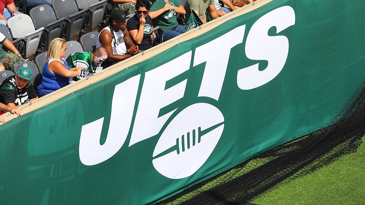 The Jets racked up just 39 yards of total offense in the first 30 minutes and trailed by seven at the half against the Patriots on Sunday.