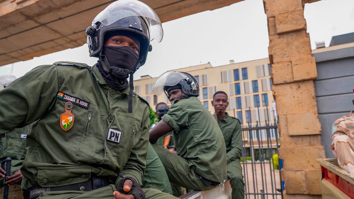 Nigerien police officers
