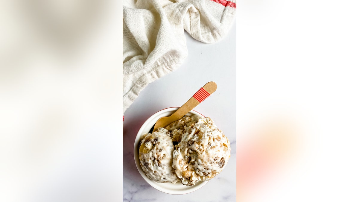 scoops of no churn peach cobbler ice cream
