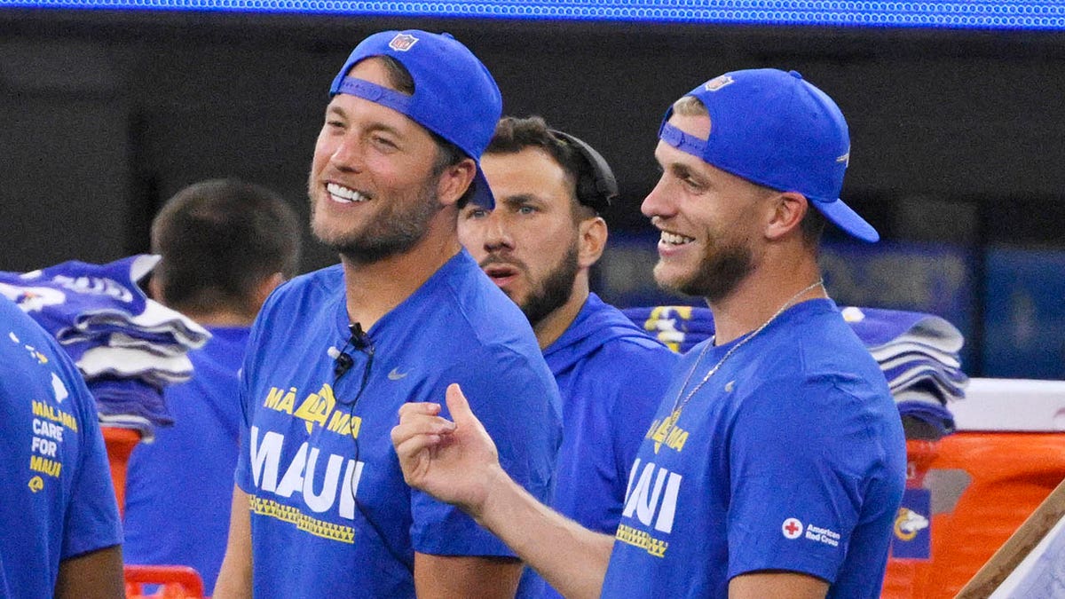 Matthew Stafford talks to Cooper Kupp on the sideline