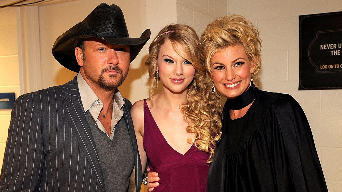 Taylor Swift meets Tim McGraw and Faith Hill backstage