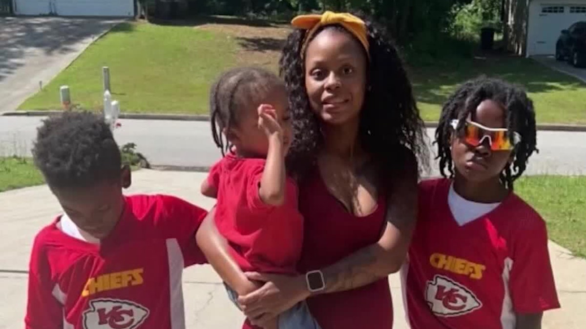 Imani Roberson di foto bersama anak -anaknya