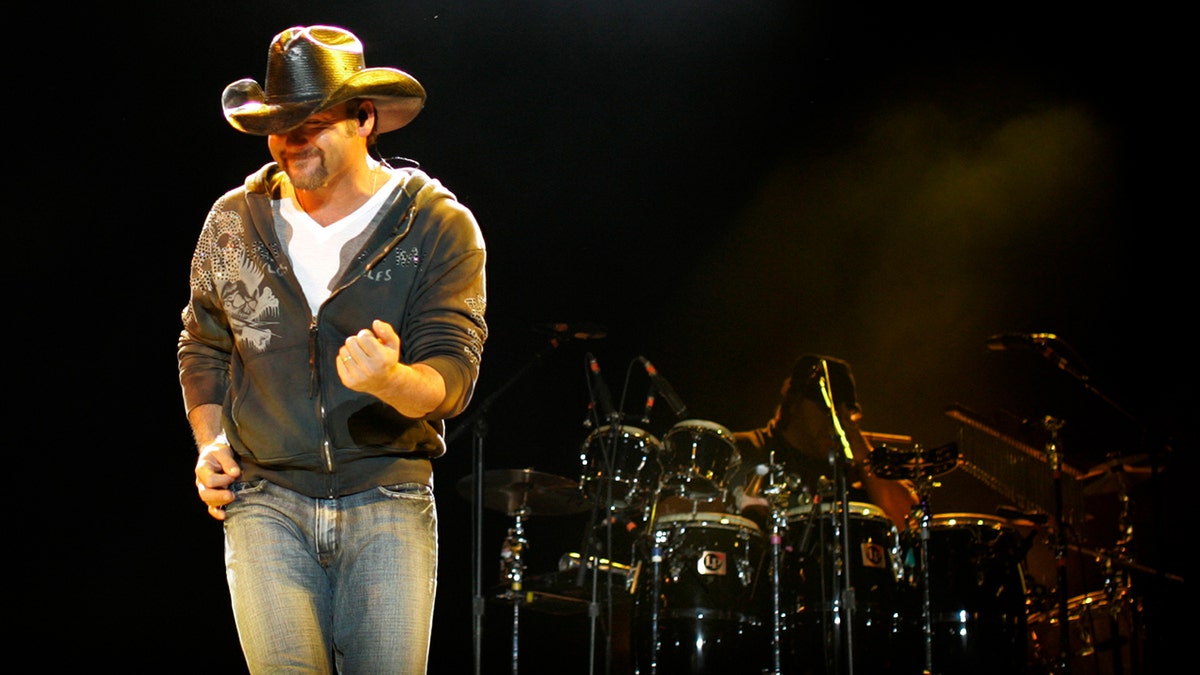 Tim McGraw performs in a sweatshirt at Stagecoach in 2008