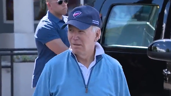 Biden realizes hecklers are drowning him out during ritzy mountain vacation