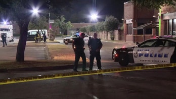 Texas undercover police officer carjacked, shot in exchange of gunfire with suspects
