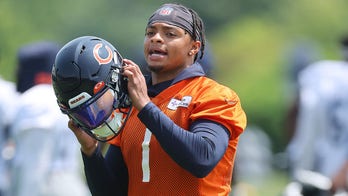 Bears' Justin Fields walks back criticism aimed at coaches: 'I'm not blaming anything on the coaches'