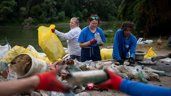 Annual Hungarian competition to clean up country’s 2nd-largest river of trash begins