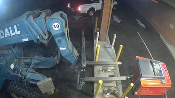 California thieves use forklift to steal ATM machine in Sacramento: video