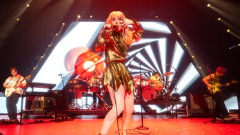 Paramore's Hayley Williams' illness forces band to cancel remaining tour dates: 'I physically cannot go on'