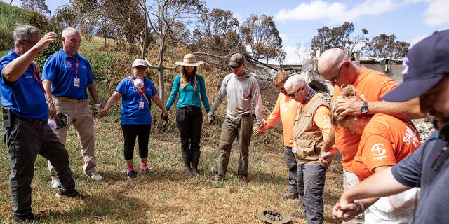 chaplains pray in Maui 