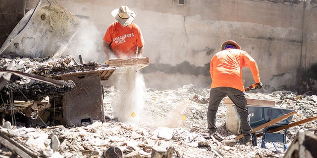 volunteers from Samaritan's Purse try to help those in need