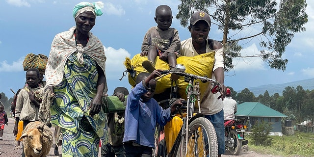 Residents flee fighting between M23 rebels and Congolese forces 