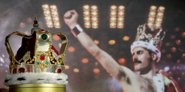 Freddie Mercurys signature crown