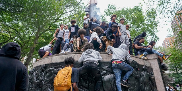 Union Square rioters on statue