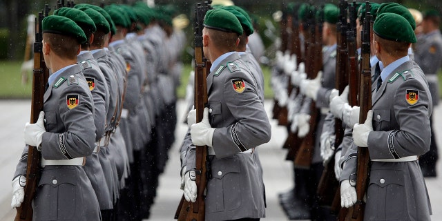 Soldiers of the honor guard