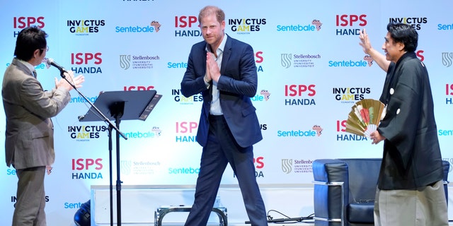 prince harry walking on stage at sports summit