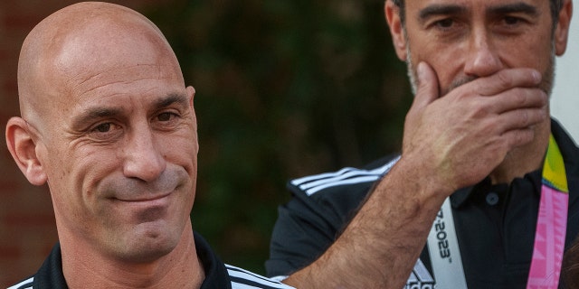 İspanya futbol federasyonu başkanı Jorge Vilda ile birlikte