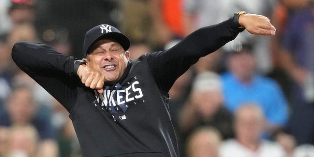 Yankees' Aaron Boone Mocks Umpire In Epic Tantrum After Ejection | Fox News