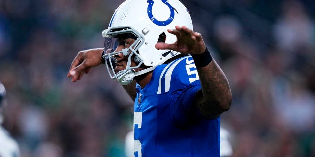 Anthony Richardson flaps his arms
