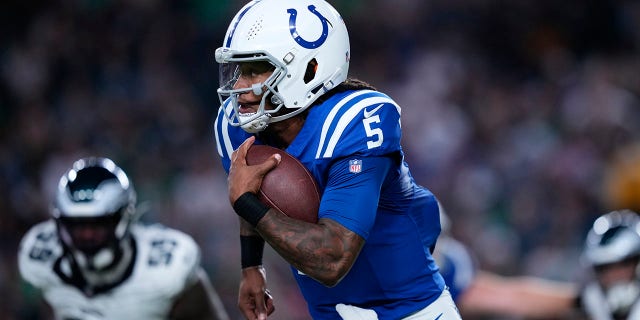 Anthony Richardson runs