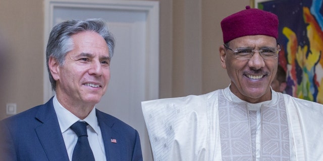 U.S. Secretary of State Antony Blinken (L) meets with Niger President Mohamed Bazoum