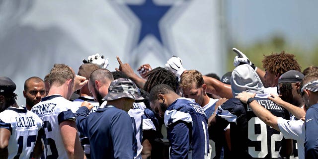 Dallas Cowboy players huddle