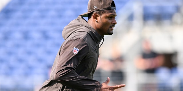 Deshaun Watson runs on field