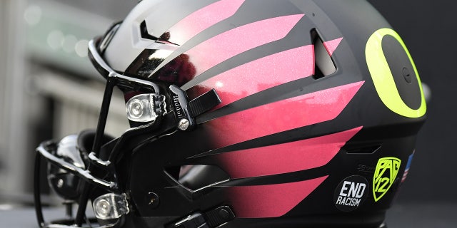 Oregon Ducks helmet