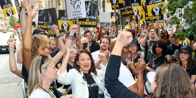 Fran Drescher with union members on picket line