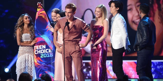 2018 teen choice awards riverdale cast