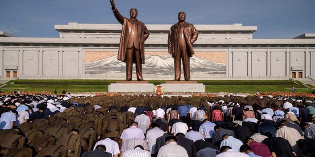 Kim Jong Il Kim Il Sung statues North Korea