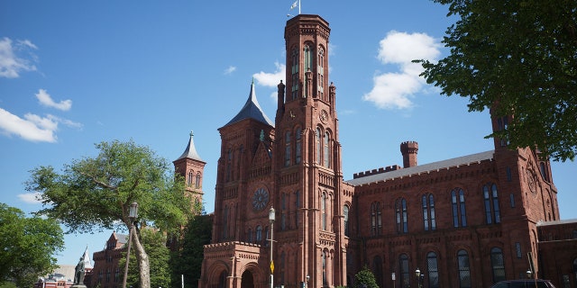 smithsonian castle