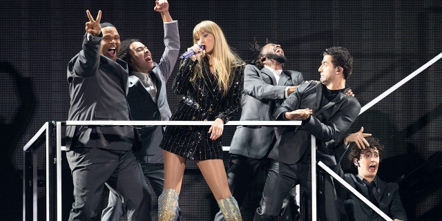 Swift, dancers