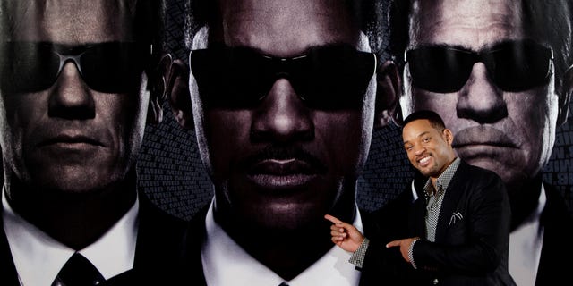 will smith pointing at men in black poster