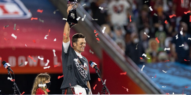 tom brady and daughter at super bowl