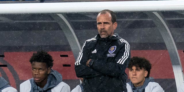 Oscar Pareja stands on the sideline