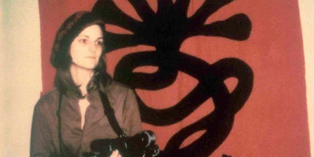 Patty Hearst with a machine gun