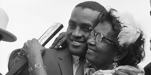 roberto clemente and his mother