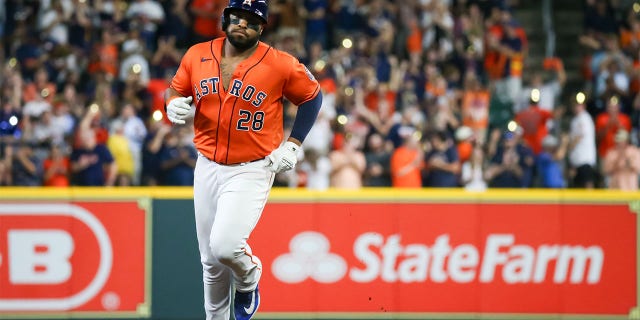 Jon Singleton rounds the bases